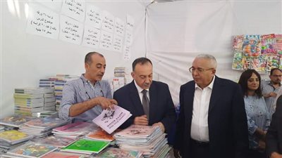 محافظ أسيوط يفتتح معرضا لبيع المستلزمات المدرسية بأسعار مخفضة بحي شرق   