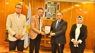 محافظ أسيوط يكرم وكيل وزارة التضامن لنقله وكيلا للوزارة بجنوب سيناء   