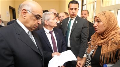 استمرارًا للزيارات الميدانية.. وزير العدل يتفقد مجمع محاكم مطروح