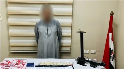 ضبط أحد الأشخاص بقنا لقيامه بمزاولة نشاط إجرامى تخصص فى تزوير المحررات الرسمية