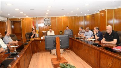 محافظ أسيوط يعقد اجتماعا للإعداد لإطلاق المشروع القومي للتنمية البشرية   