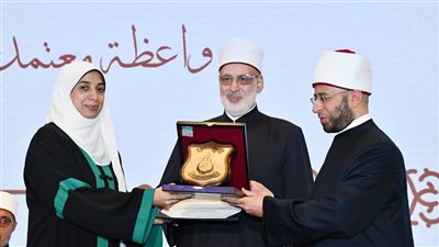 وزير الأوقاف يُكرِّم عددًا من الشخصيات المؤثرة في المجتمع