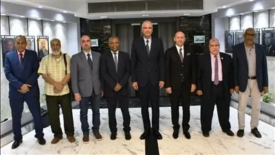  المدير التنفيذي للتعمير والتنمية الزراعية يتابع ملف الاستثمار والارشاد والميكنة وأصول الهيئة في محافظة أسوان 