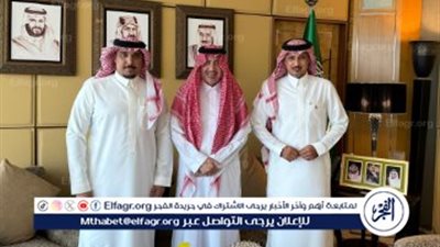 سفير المملكة لدى مصر يستقبل رئيس بعثة نادي الجيل السعودي