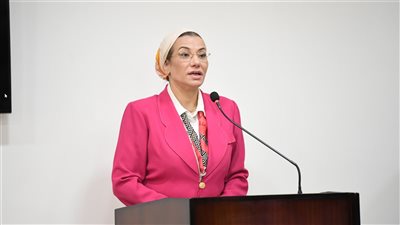وزيرة البيئة تلتقى مع عدد من العاملين لبحث مقترحاتهم لتطوير آليات العمل 