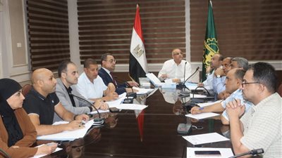 محافظ القليوبية يترأس اجتماع اللجنة العليا للإعلانات