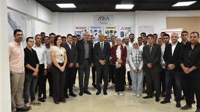  وفد الإنتاج الحربي يشارك في مراسم التحاق خريجي المنشآت التعليمية بشركة خاصة