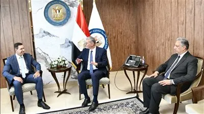 وزير البترول يبحث خطوات استحواذ 