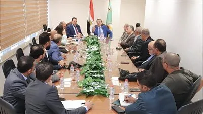 وزير الزراعة يبحث دعم وتطوير صناعة التقاوي في مصر