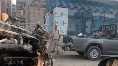 حادث الدائري.. تصادم سيارة بمحطة أتوبيس 