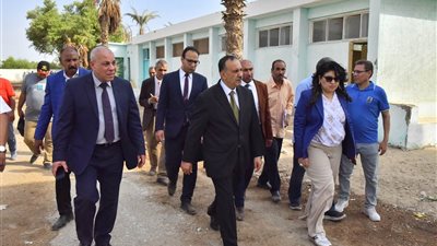 محافظ أسيوط ورئيس تنمية الصعيد يتفقدان محطات مشروع الثروة الحيوانية  
