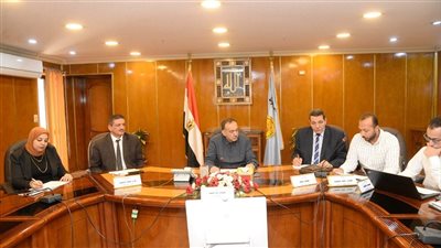 محافظ أسيوط يلتقي وفد دار الهندسة لمناقشة معدلات تنفيذ مشروعات حياة كريمة  