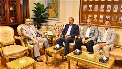 محافظ أسيوط يستقبل رئيس جامعة سفنكس لبحث سبل التعاون المشترك