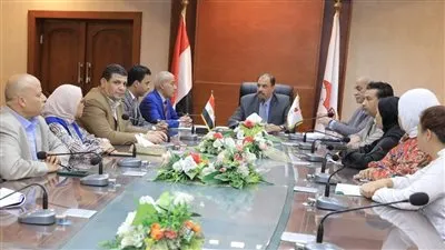 محافظ سوهاج يبحث مستجدات مقترح تطوير الهوية البصرية 