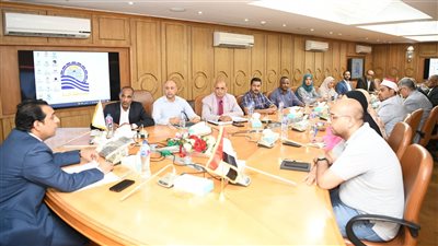 استعدادا لانطلاقها.. نائب محافظ قنا يناقش خطط ورؤى تنفيذ مبادرة 