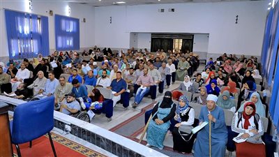 300 مواطن يعرضون مشاكلهم وطلباتهم من مختلف مراكز المحافظة بسوهاج