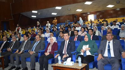 رئيس جامعة بنها يشهد ختام فعاليات 