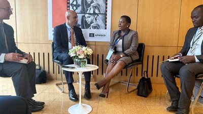 عبد اللطيف يلتقي مع السكرتيرة الدائمة لوزارة التربية والتعليم بدولة زامبيا لبحث أوجه التعاون 