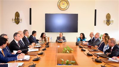 وزير الخارجية يجتمع بقيادات وأعضاء القطاع المعني بالشئون متعددة الأطراف والأمن الدولي