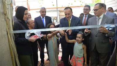 محافظ أسيوط يفتتح معرض مستلزمات المدارس بنادي الواي بحى شرق 