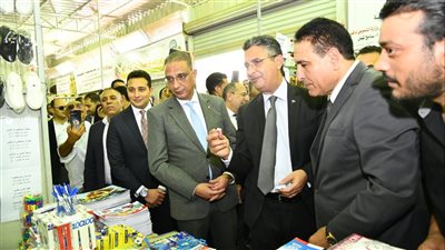 وزير التموين يتفقد معرض أهلًا مدارس وعددًا من المجمعات الاستهلاكية بالفيوم
