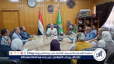 محافظ الإسماعيلية يناقش آليات تحسين معدلات التنمية البشرية 