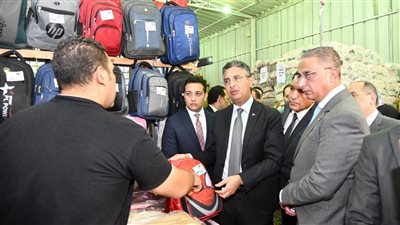 وزير التموين ومحافظ الفيوم يتفقدان معرض أهلًا مدارس 