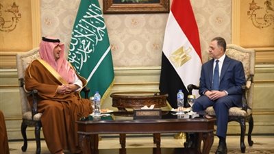 وزير الداخلية يستقبل نظيره بالمملكة العربية السعودية (صور)