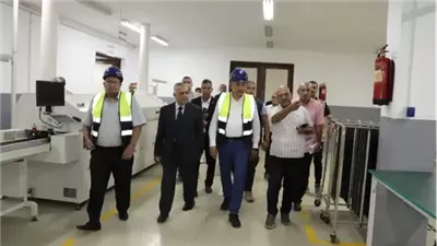 وزير قطاع الأعمال في جولة تفقدية لمصانع 