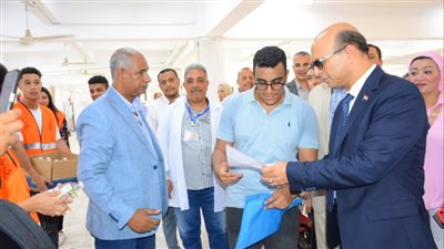 رئيس جامعة أسيوط يتابع انطلاق أعمال الكشف الطبي للطلاب الجدد المرشحين للقبول بالكليات للعام الجامعي الجديد   