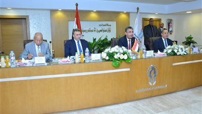 عاجل.. وزير التموين يتفقد القابضة للصناعات الغذائية للاطمئنان على توافر السلع