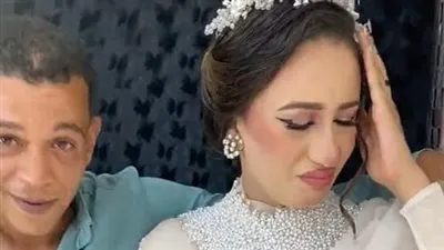 عروس يوم زفافها.. ملامح الاستياء والحزن تكشف توترات خلف الكواليس