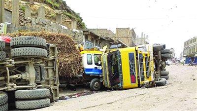 مقتل 16 شخصًا في حادث سقوط حافلة من منحدر جبلي بجنوب اليمن