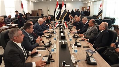 عاجل | مصر تبحث تنمية التعاون الصناعي مع العراق في صناعات قطاع الكهرباء والمنسوجات والجلود