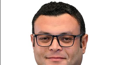 وزير الإسكان يتابع مع مسئولى شركة 