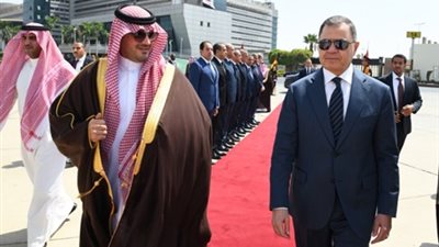 وزير الداخلية يودع نظيره السعودي بمطار القاهرة الدولي (صور)