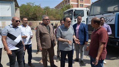 محافظ أسيوط يقوم بزيارة مفاجئة لجراجات الانقاذ السريع والأحياء بمنطقة عرب المدابغ  