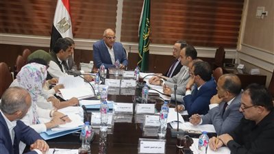 محافظ القليوبية يترأس اجتماع مجلس إدارة المناطق الصناعية لبحث ومناقشة طلبات المستثمرين