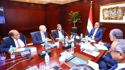 باحث: مصر ترسم خريطة استثمارية جديدة رغم التحديات