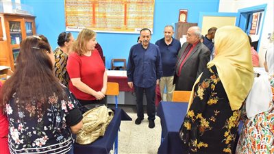 محافظ أسيوط يشهد تسليم قافلة المقاعد المدرسية الجديدة لمديرية التعليم  