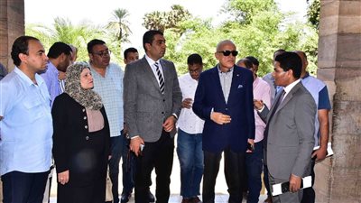 خلال جولته بإسنا.. محافظ الأقصر يزور مستشفى الصدر ويتفقد شوارع المدينة ويتابع منظومة التقنين ويباشر إصلاح كسر بخط الصرف الصحي