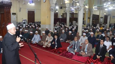 محافظ القليوبية يشهد الاحتفال بذكرى المولد النبوي الشريف بمسجد ناصر ببنها