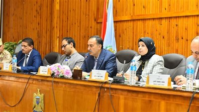 محافظ أسيوط يعلن دعم تشغيل مجمع حرف الشامية بساحل سليم بماكينات خياطة جديدة 