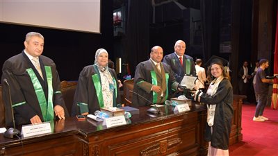 جامعة القاهرة تحتفل بتخريج دفعة جديدة من كلية الطب البيطري