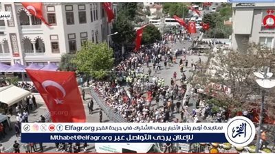 مئات الأتراك يشيعون جثمان ناشطة قتلتها قوات الاحتلال بالضفة (فيديو)