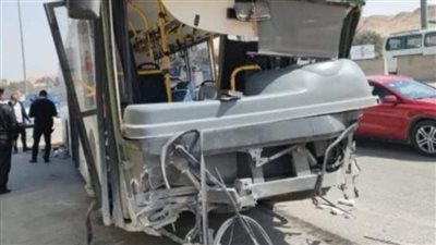 تفاصيل إصابة 15 شخصا إثر تصادم أتوبيسين بالطريق السياحي في المنيب (صور)