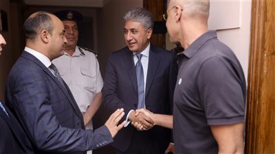 وزير السياحة والآثار يتفقد مبنى المجلس الأعلى للآثار بالعباسية ويستمع للعاملين 