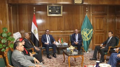 محافظ القليوبية يعقد اجتماعا مع مجلس إدارة المصنع الحربي ببنها