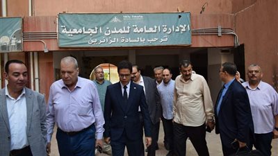 رئيس جامعة بنها يتفقد أعمال الصيانة بالمدن الجامعية بكفر سعد