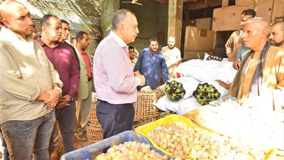 محافظ أسيوط يتفقد سوق الجملة للخضار والفاكهة بعرب المدابغ 